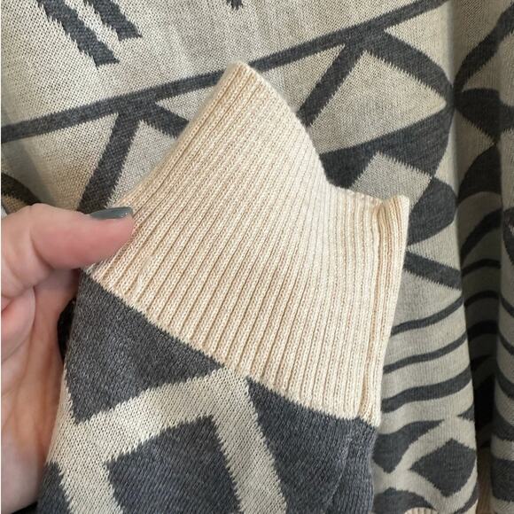 Neiman Marcus Cold Shoulder Sweater Size L Aztec Wool Blend Cream Gray - Picture 6 of 10